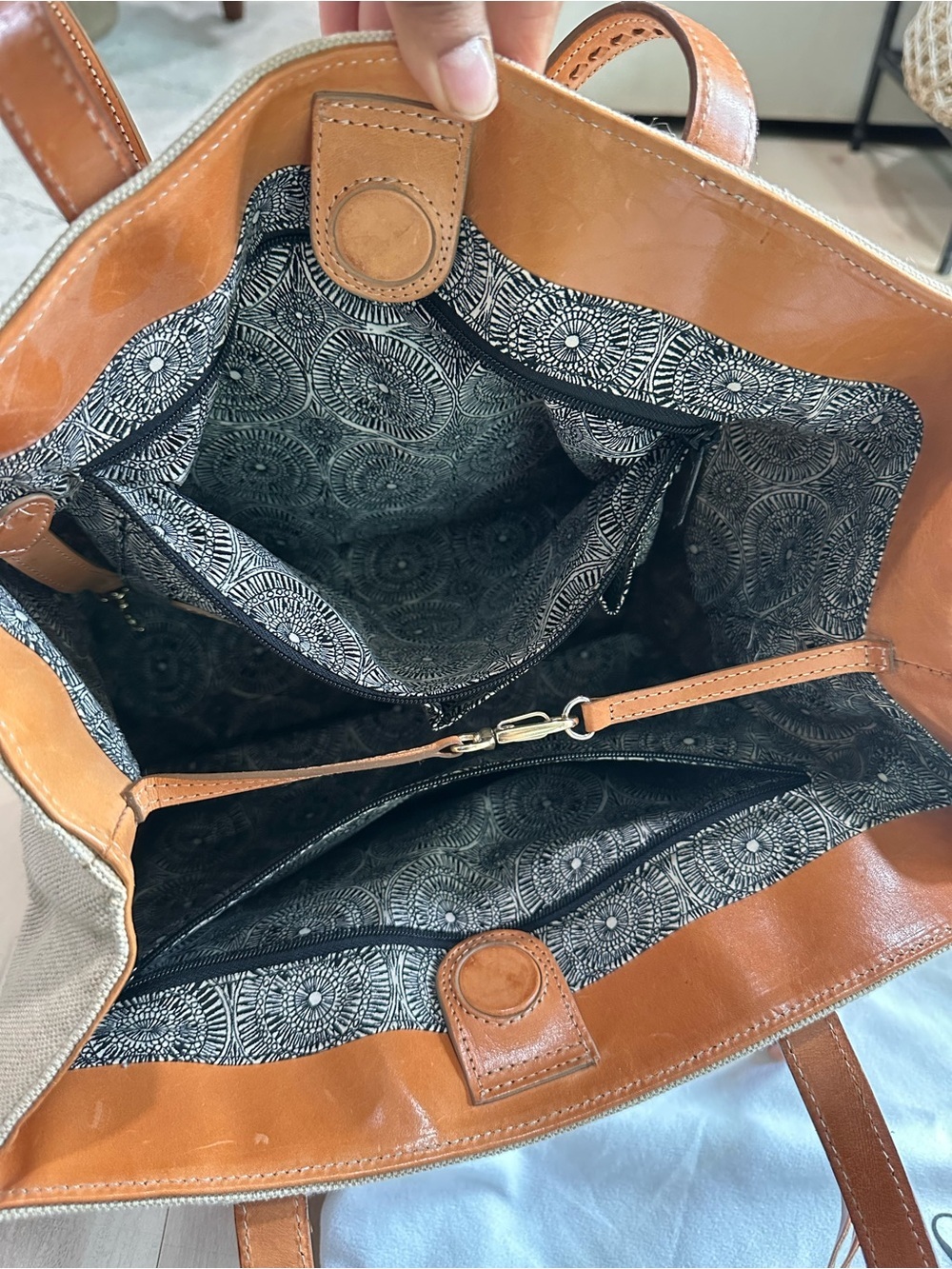 Brighton Nova Giovana Convertible Tote Brighton Ferrara Collection Leather - Picture 4 of 17